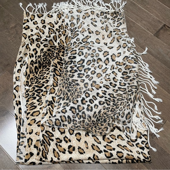 Cheetah/Leopard "3D" Print Scarf - Picture 4 of 6
